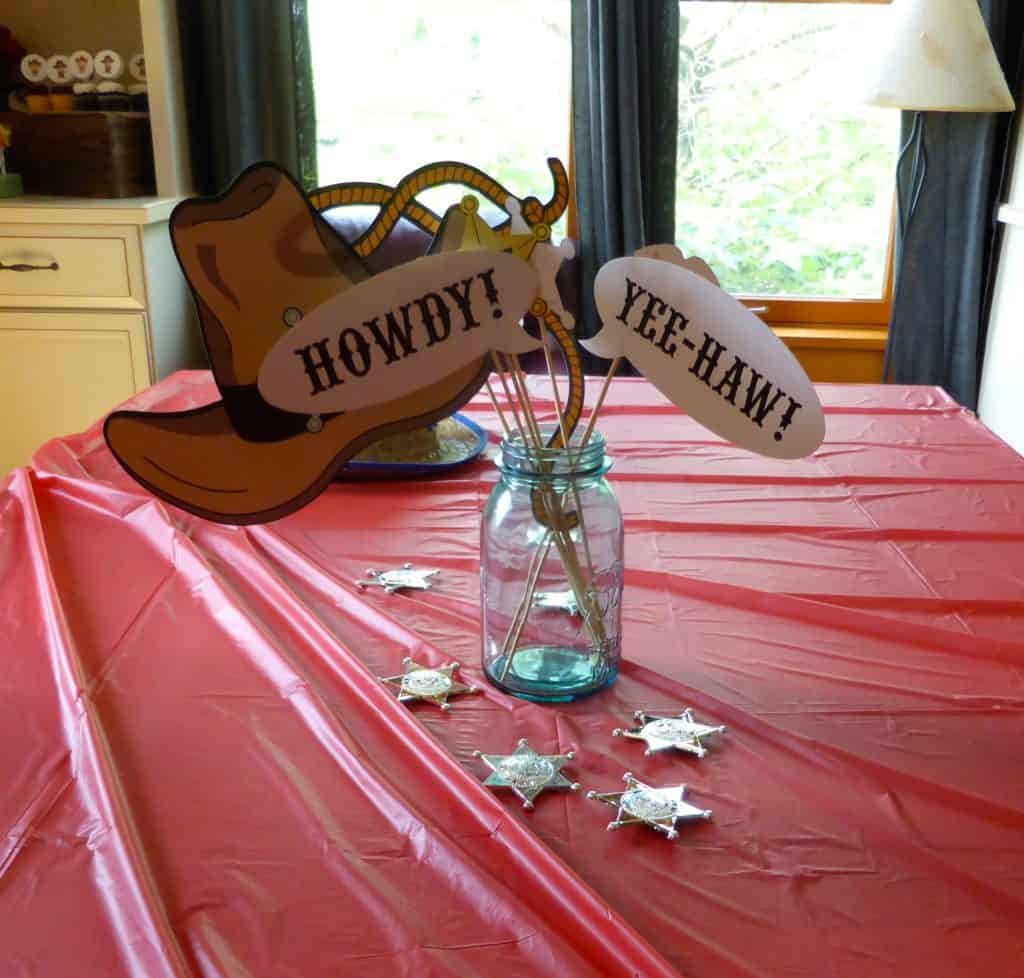 Howdy and yee-haw photo props.