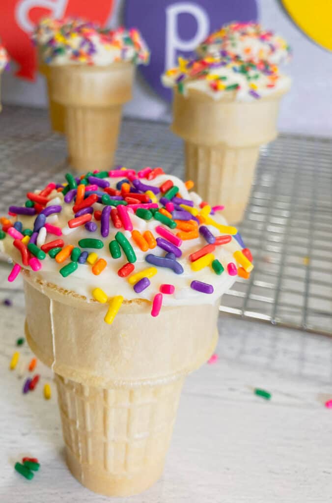 ice cream cone cupcakes party