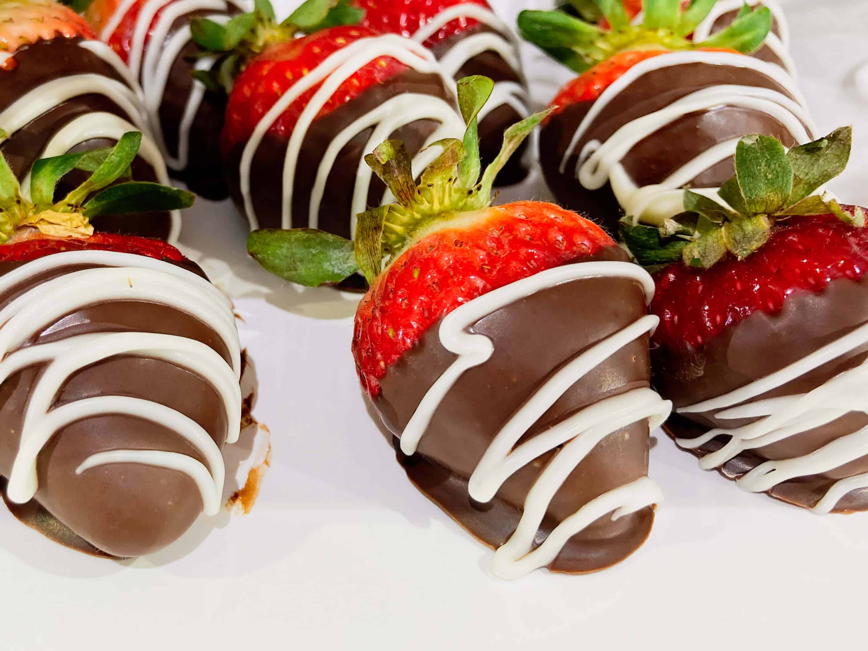How to Make Chocolate Covered Strawberries in the Microwave