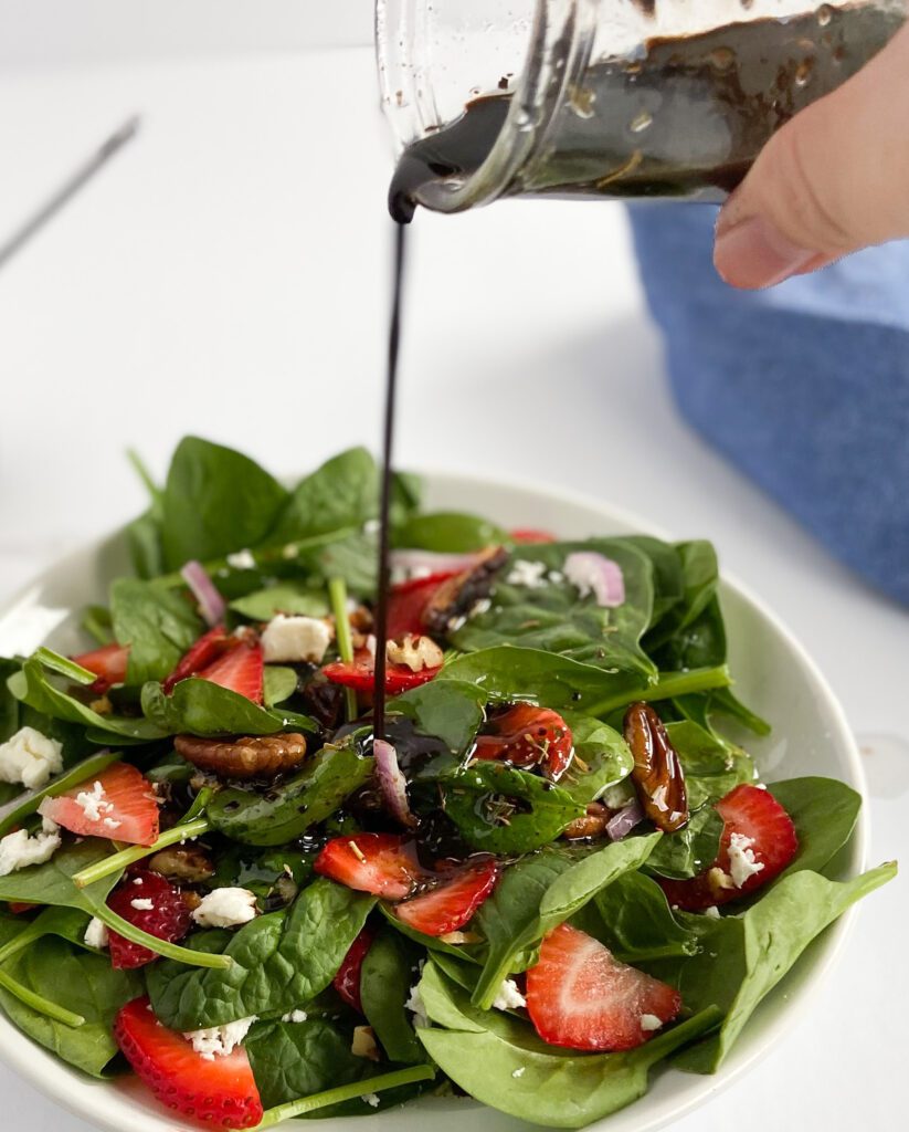 strawberry spinach salad with balsamic dressing