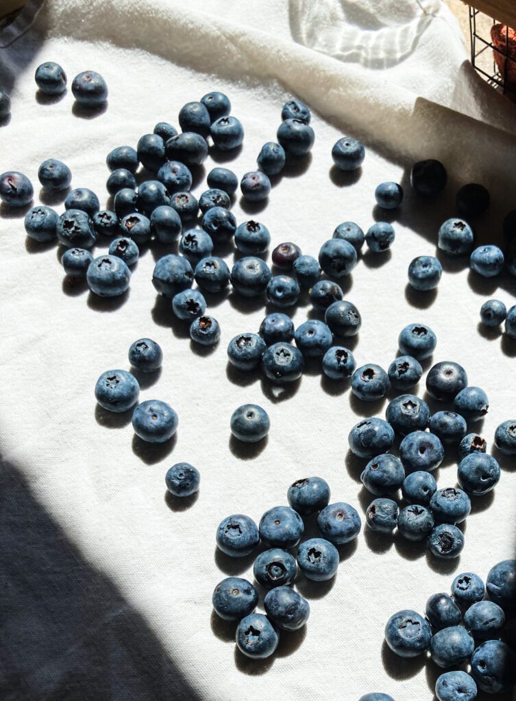 a tray of rinsed blueberries