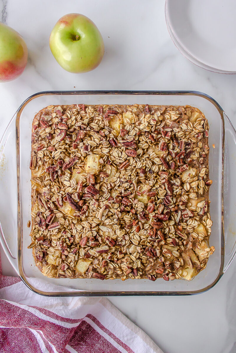 apple pie baked oatmeal