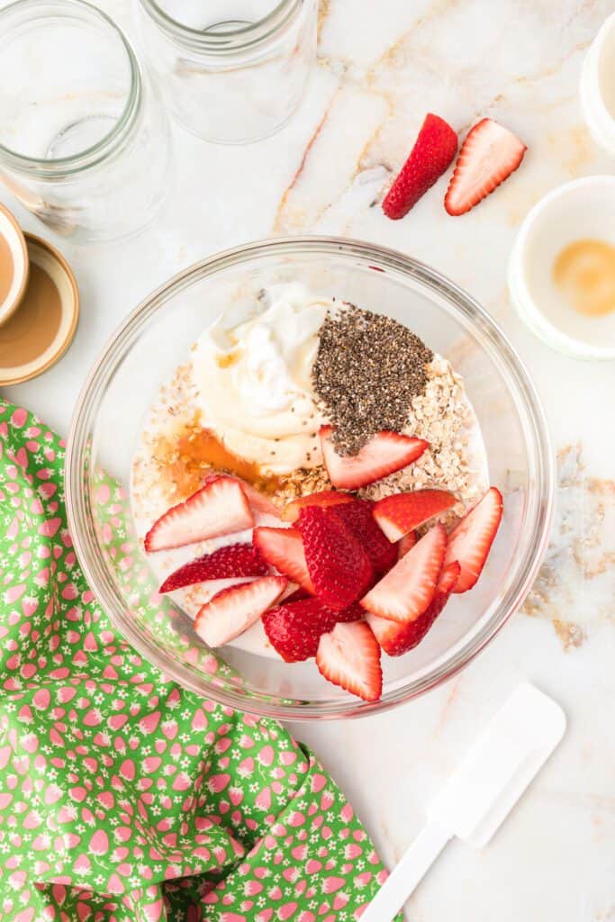 how to make overnight strawberry oats