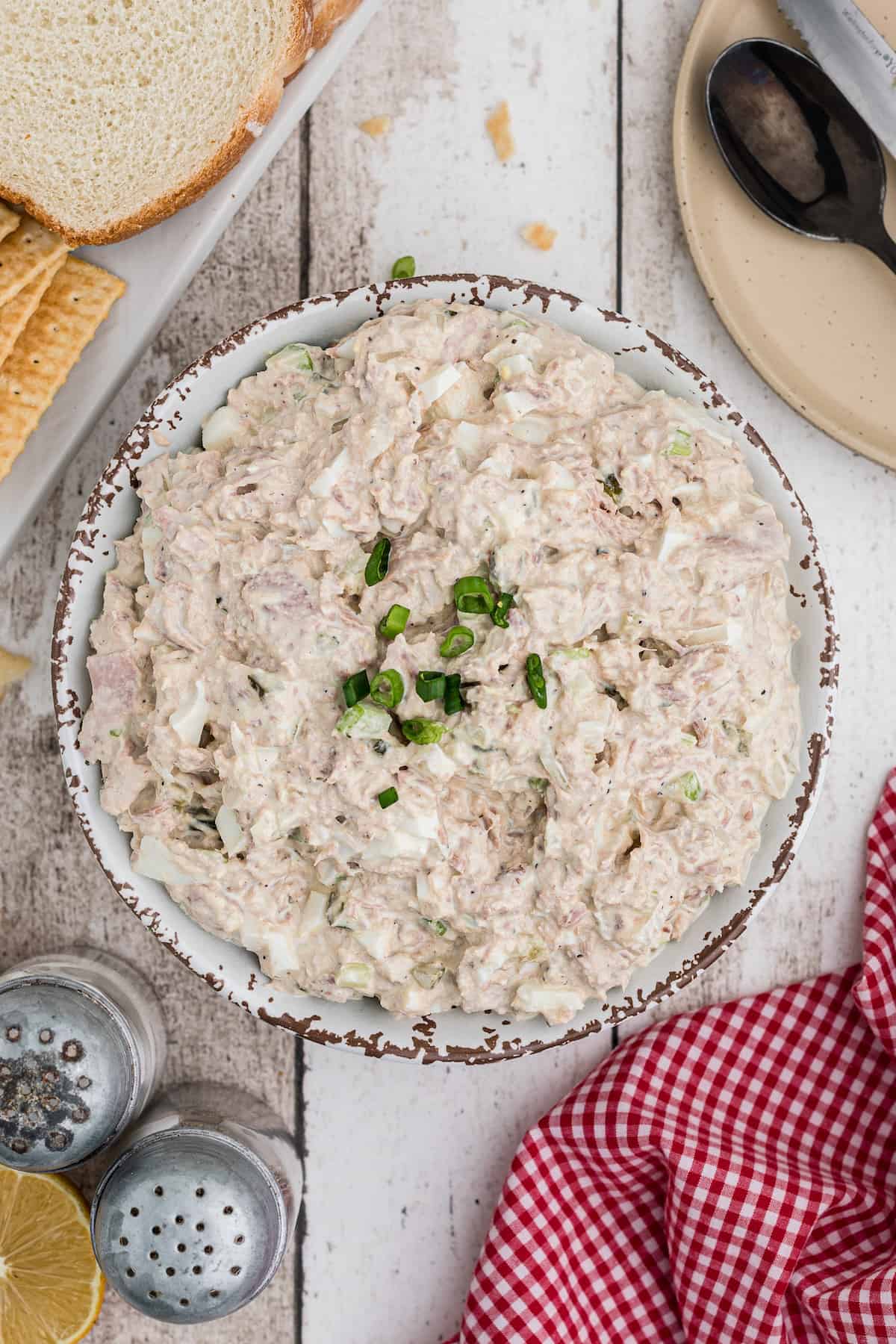 Easy Tuna Salad with Egg