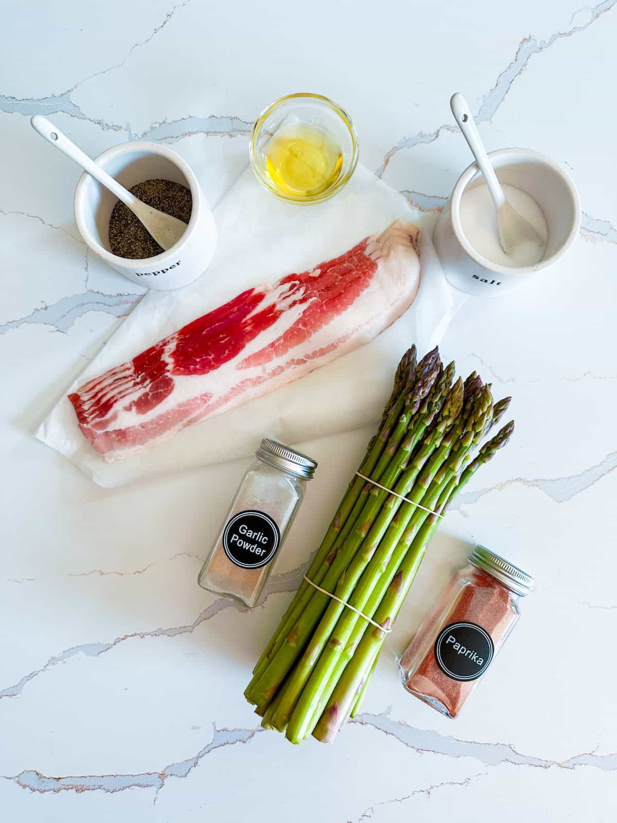 Ingredients to make air fryer bacon wrapped asparagus.