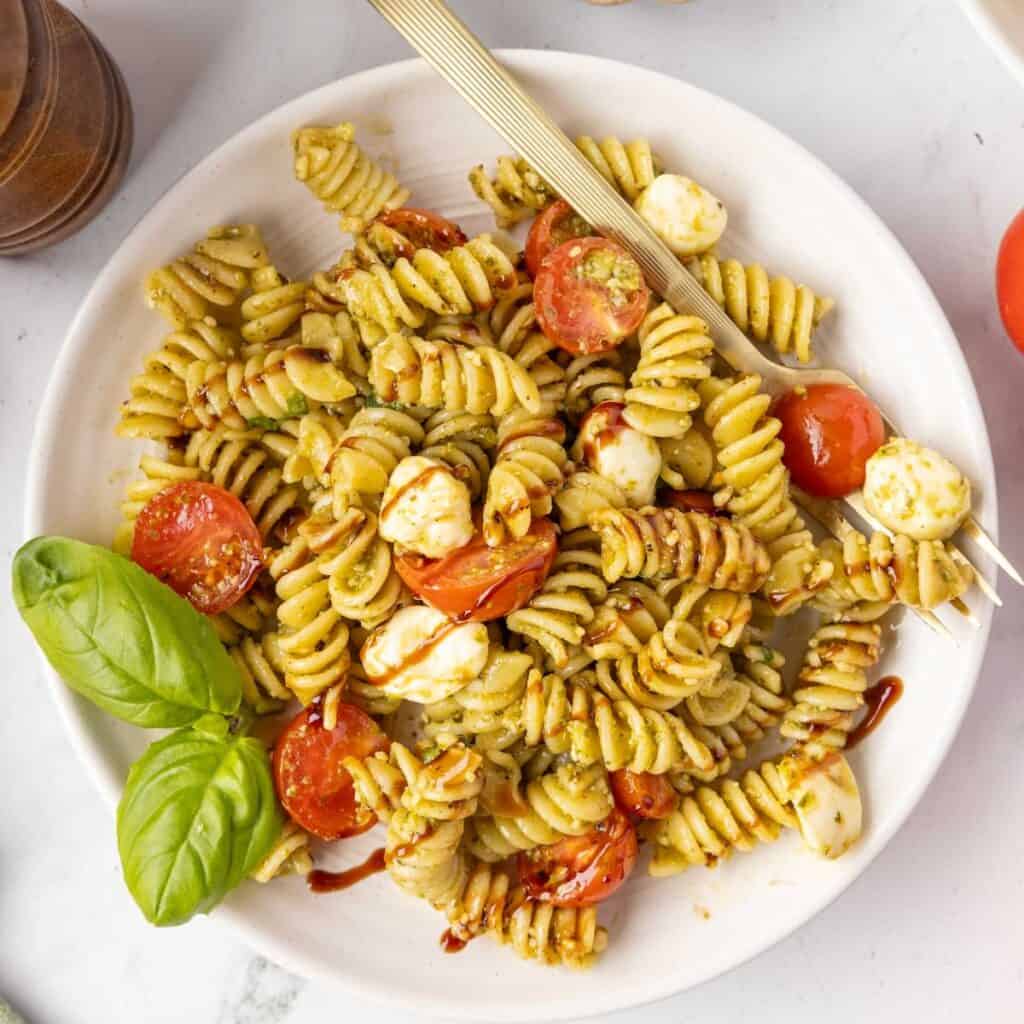 Easy Italian Pasta Salad for a Crowd (Potluck Favorite)
