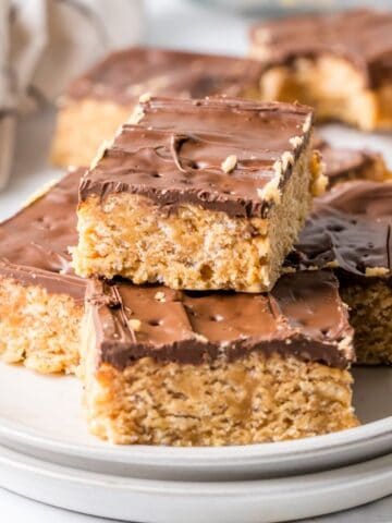 A plate of no bake scotcharoo bars, cut into pieces.