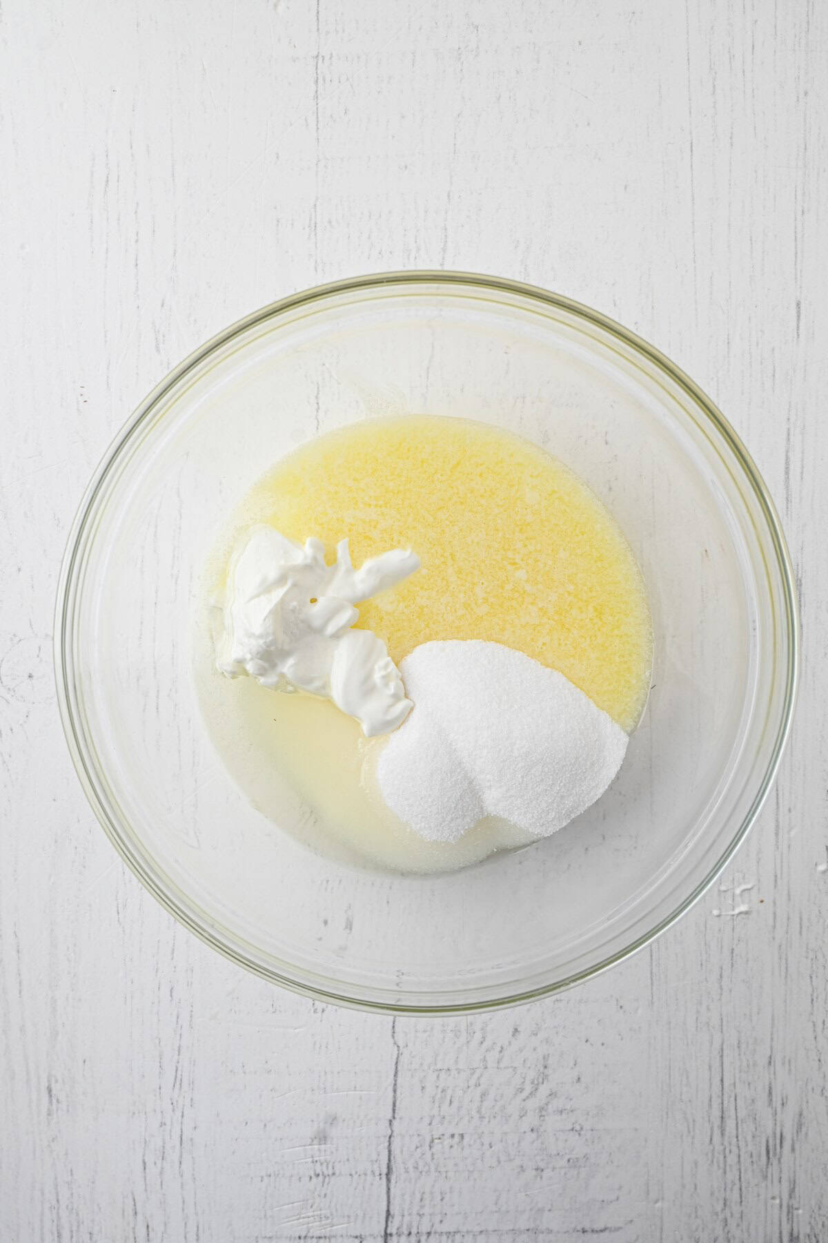 Flour, sugar, baking powder, baking soda and eggs in a mixing bowl.